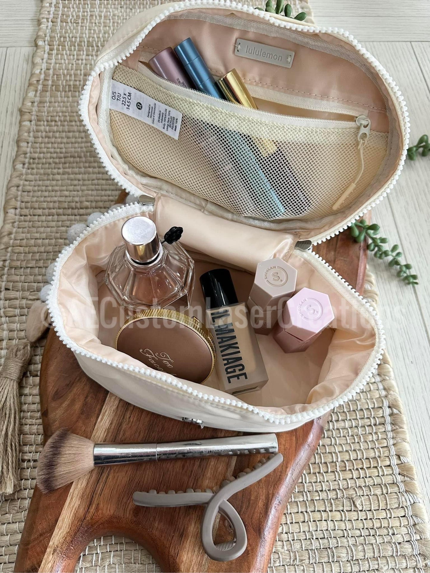 LL Oval Top Accessory Kit (Makeup Bag)
