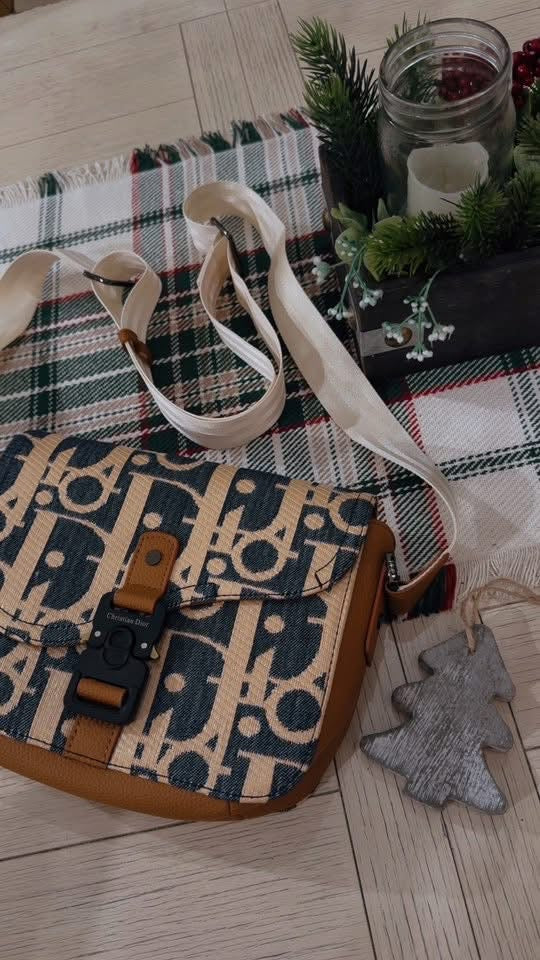 Blue/Tan/White Crossbody Di or